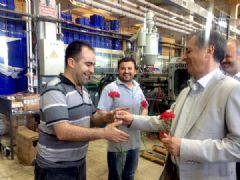 İstanbul'un yükselen yıldızı Kayabaşı'nda Gama Plastik fabrikası çalışanlarıyla kucaklaştık.