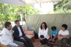 Silivri Selimpaşa'da engelli çocukları olan bir ailemizi ziyaret ettik.İmtihanları mutluluklarına engel değil...