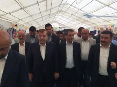 Esenyurt Belediyesi'nde Necmi KADIOĞLU ve Şenay DEĞER ile birlikte kermes açılışındayız..